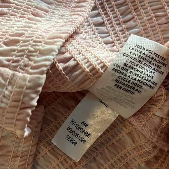 NEW HALOGEN Variegated Smocked Long
Puff Sleeve Blouse in Pink/White - Size XS - Picture 9 of 9